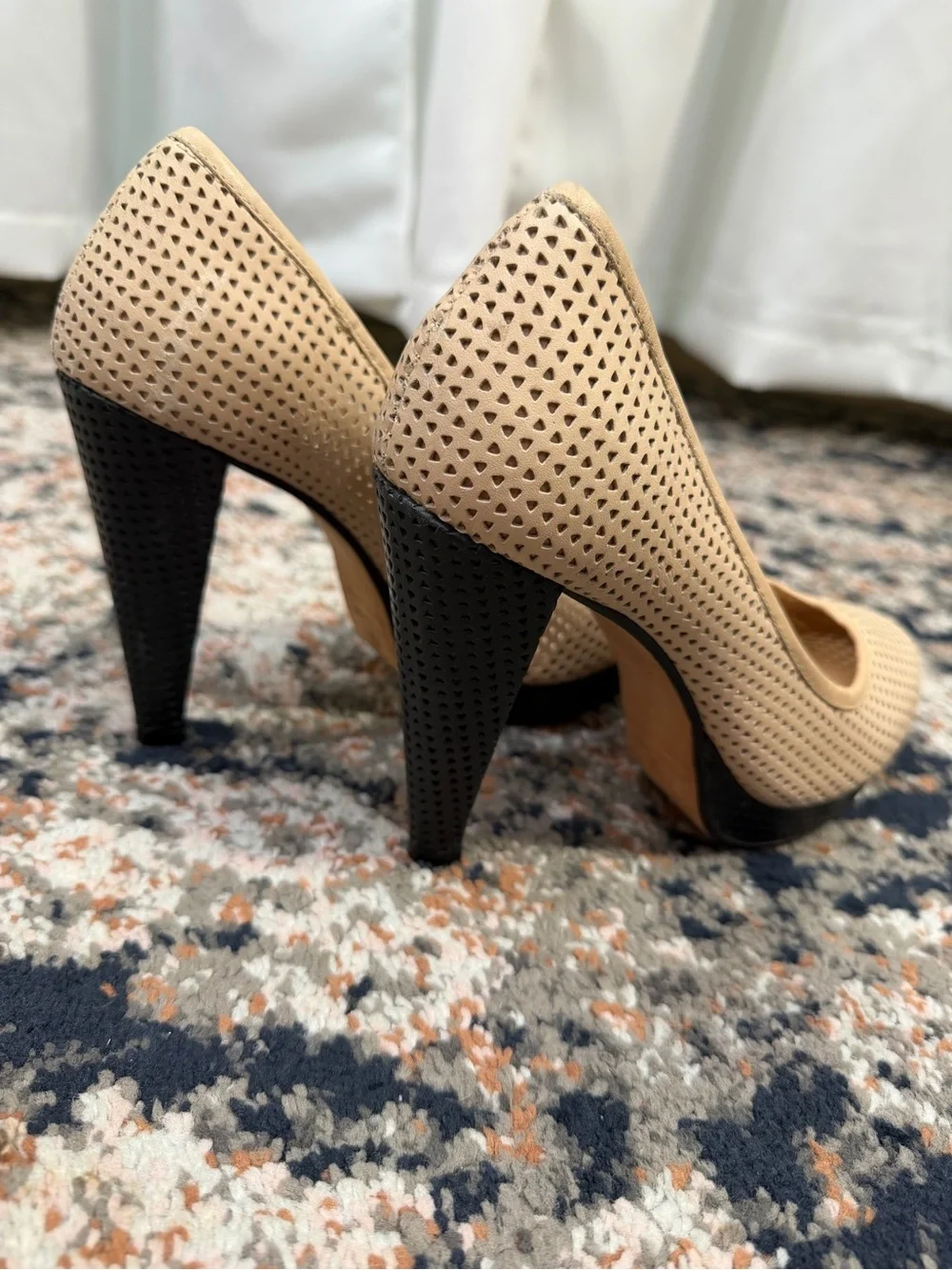 Rebecca Minkoff Perforated Leather Platform Pumps Nude Black Heels Size 6